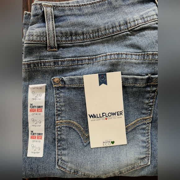 Wallflower Jeans Size 9 BNWT - Picture 4 of 4